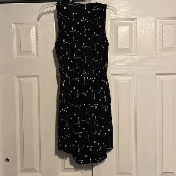 Mimi Chica Black/White Arrow Dress - Picture 3 of 3